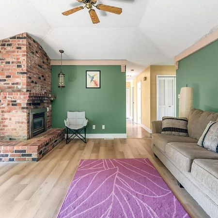 Cozy Retreat On Sandpiper Court - Room A Richmond Esterno foto