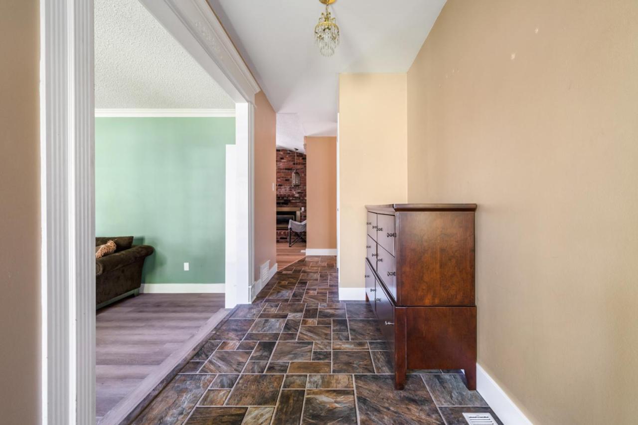 Cozy Retreat On Sandpiper Court - Room A Richmond Esterno foto